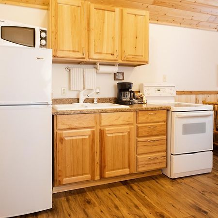 Beargrass Lodging & Rv Resort Hungry Horse Eksteriør billede