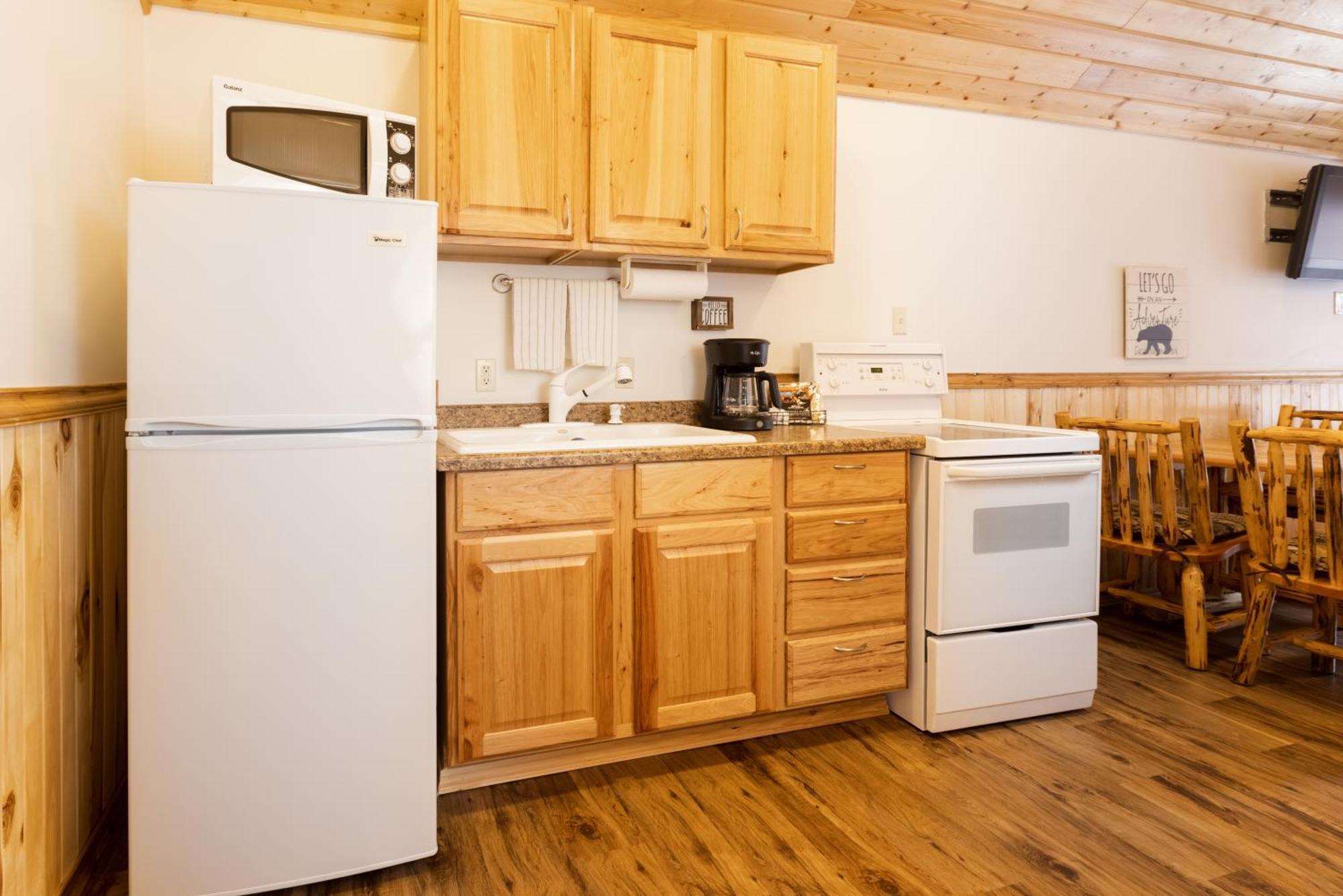 Beargrass Lodging & Rv Resort Hungry Horse Eksteriør billede